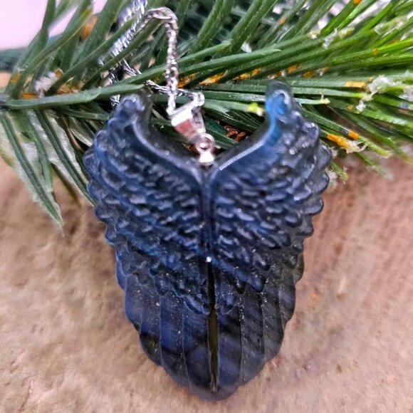 Nature Labradorite Carved Flashy Angel Wing Pendant Necklace - Picture 6 of 9